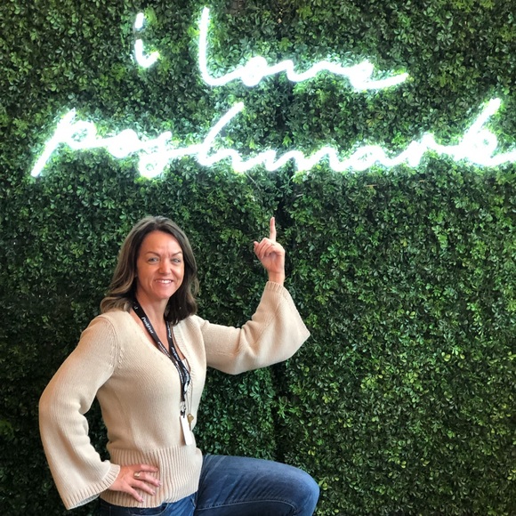 Meet your Posher, Lisa - Picture 2 of 4